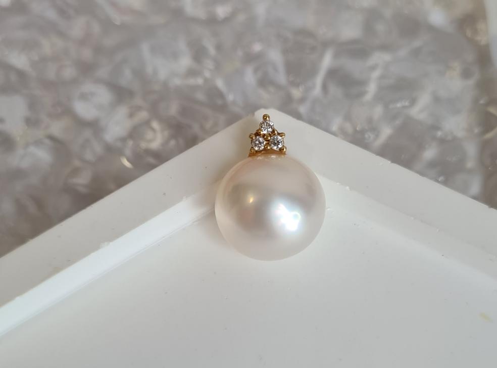 South sea white pearl pendant