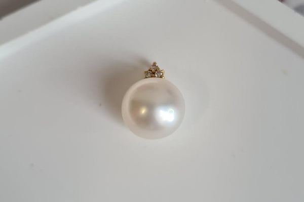 South sea white pearl pendant